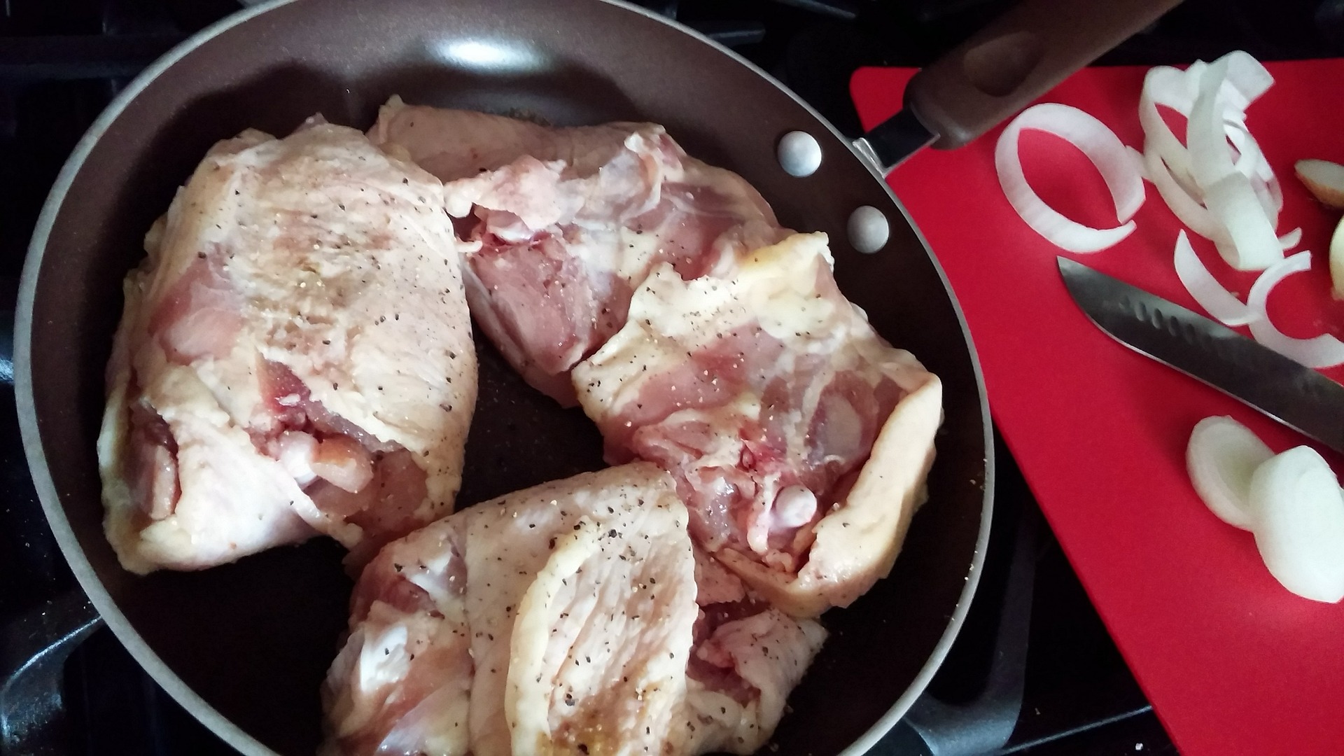 Feelgood sočna bedrca z limono in rožmarinom