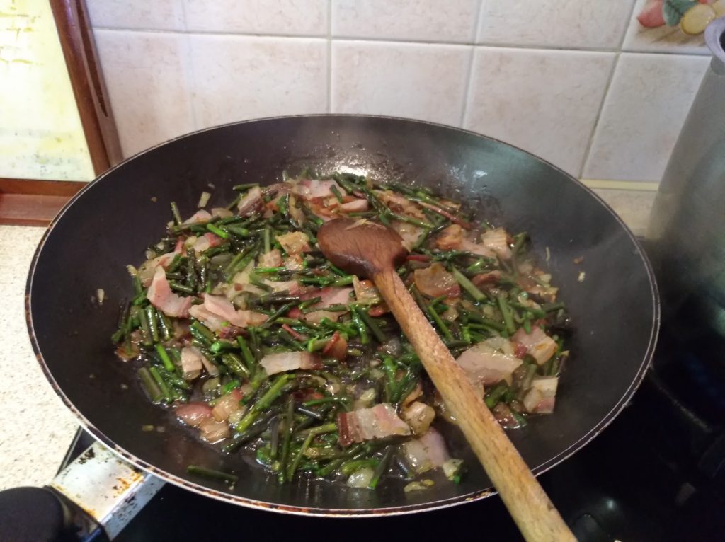 šparglji-čebula-slanina