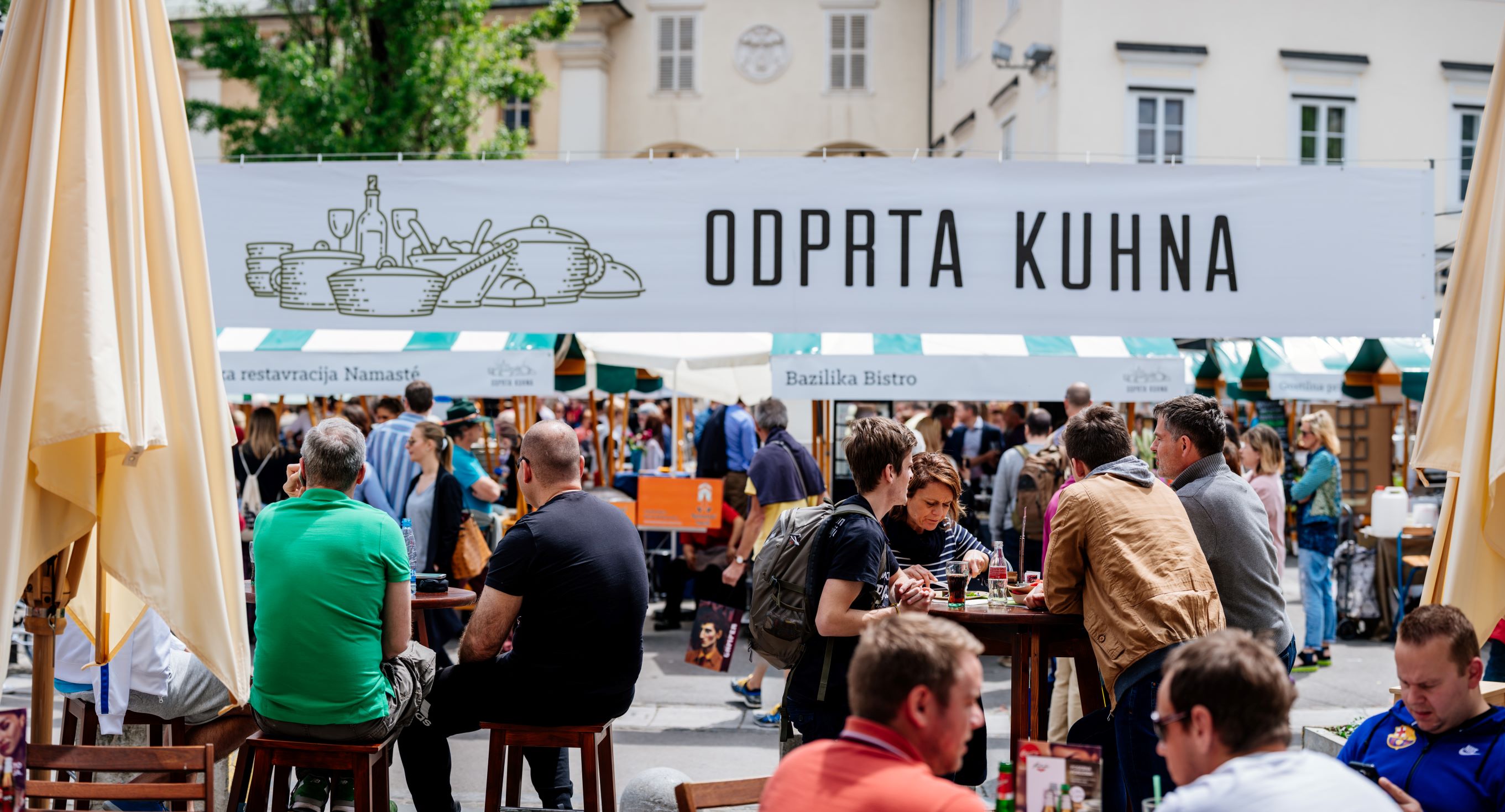 Majska potepanja praznično razpoložene Odprte kuhne