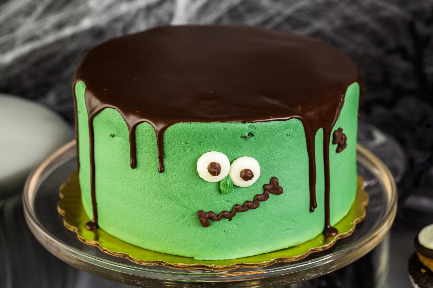 Pošastna torta za noč čarovnic