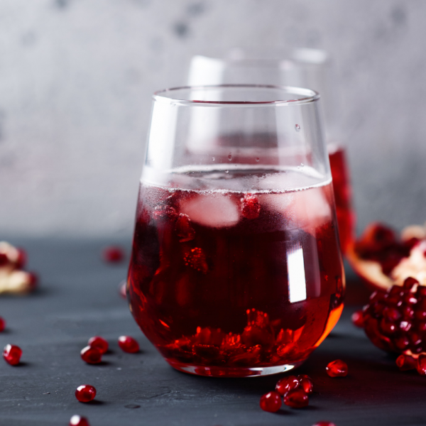 Peneče vino z granatnim jabolkom