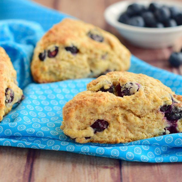 Borovničevi scones